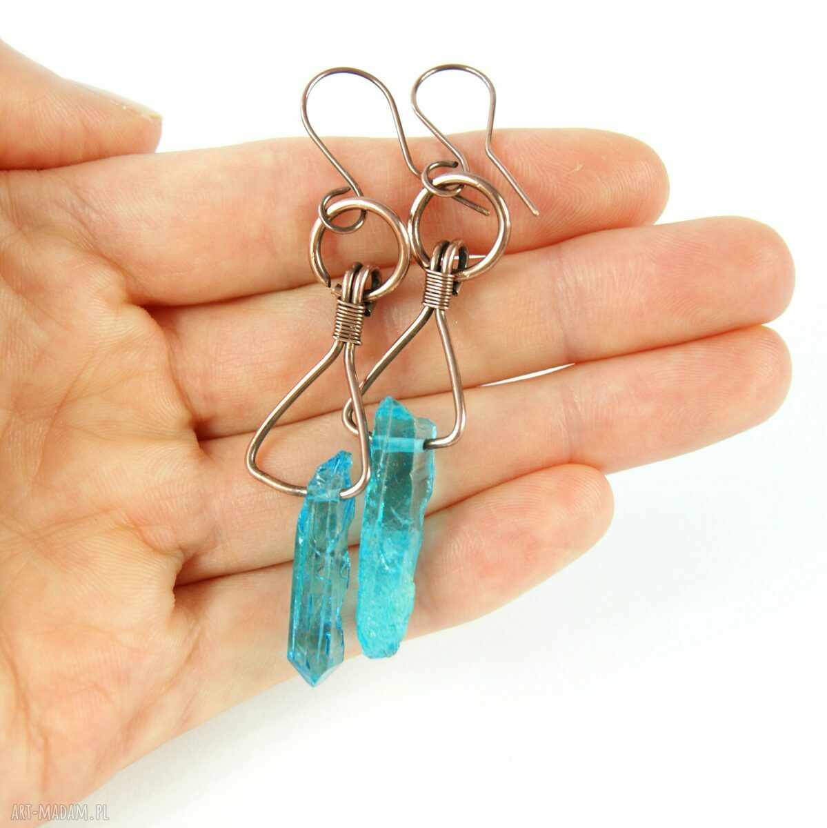 Długie kolczyki z niebieskim kwarcem w technice wire wrapping