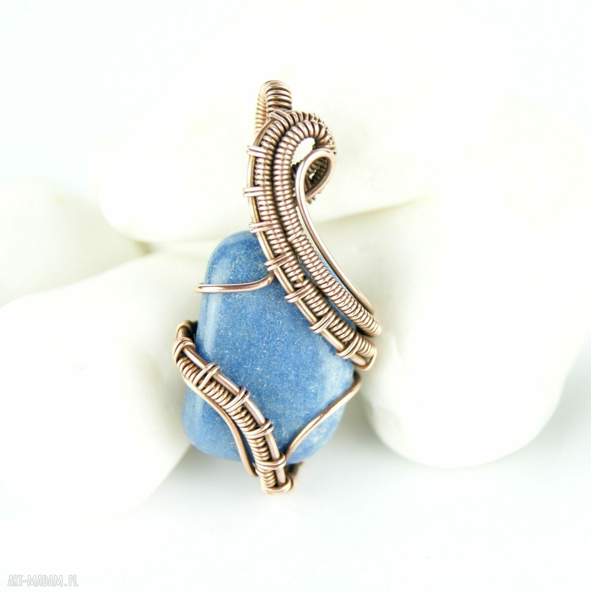 Wisiorek z niebieskim kwarcem - miedziany talizman wire wrapping (handmade)