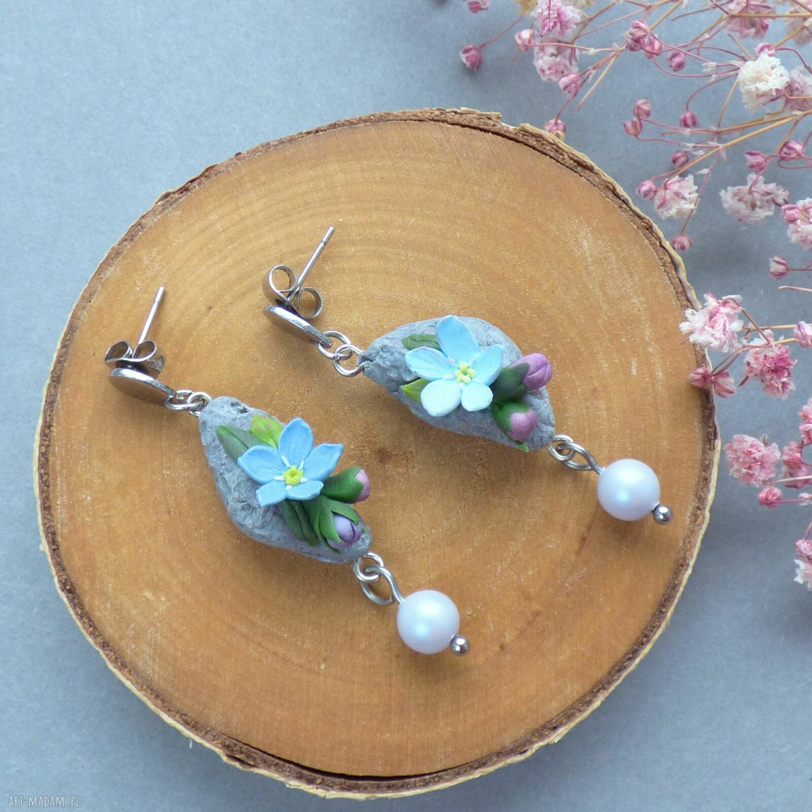 Kolczyki z niezapominajkami - mini łąka z glinki Fimo i perłą Swarovski 6 mm