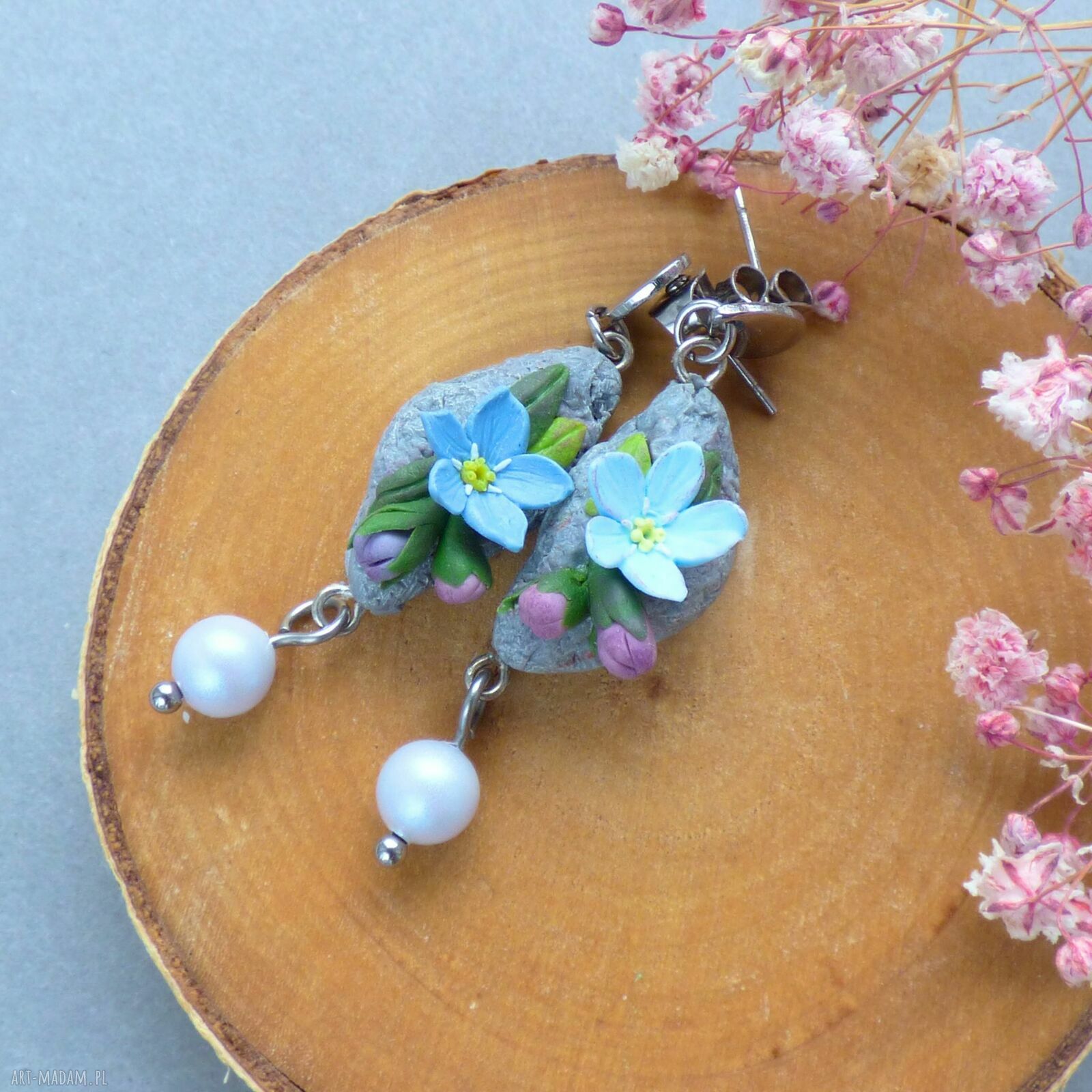 Kolczyki z niezapominajkami - mini łąka z glinki Fimo i perłą Swarovski 6 mm