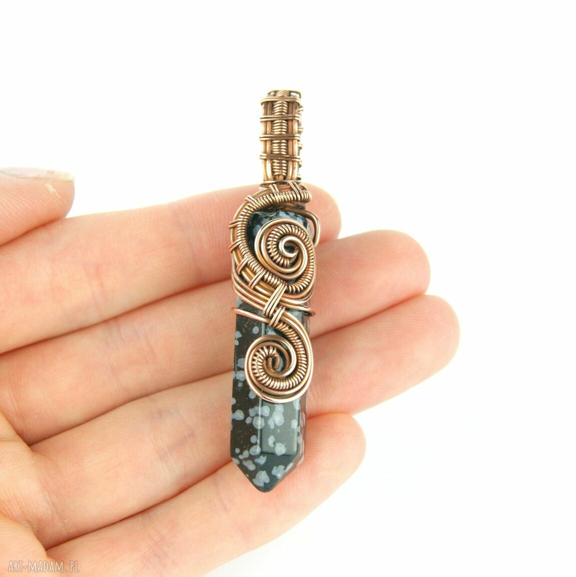 Ręcznie robiony wisiorek z obsydianem śnieżnym w technice wire wrapping
