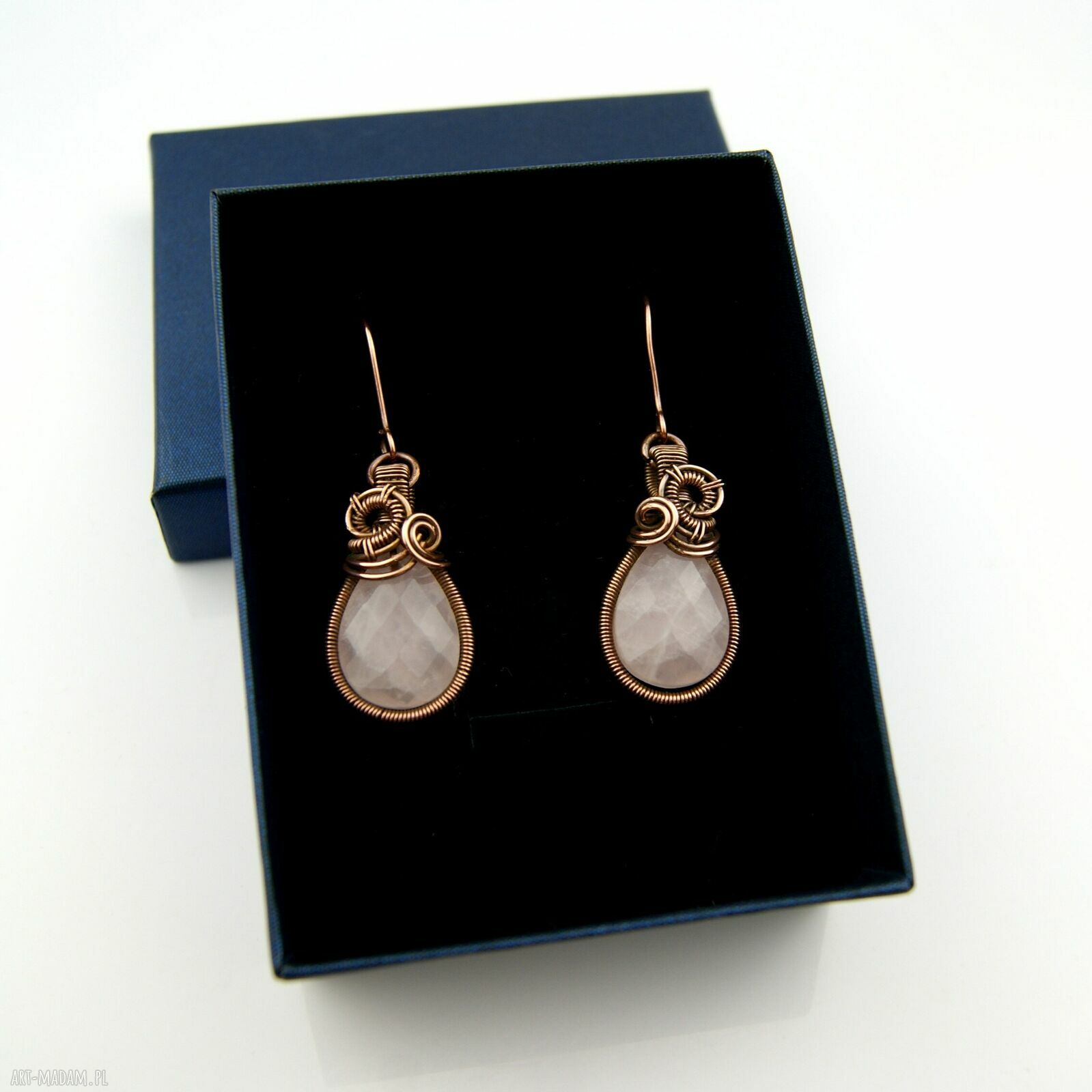 Kolczyki z różowym kwarcem - miedziane wire wrapping, wiszące, ręcznie robione