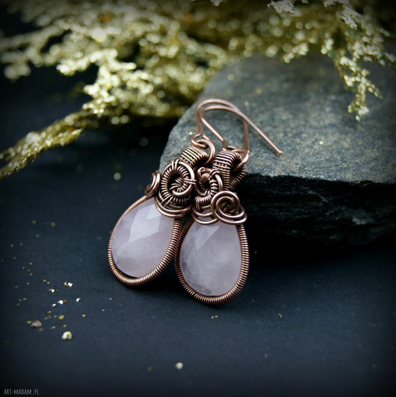 Kolczyki z różowym kwarcem - miedziane wire wrapping, wiszące, ręcznie robione