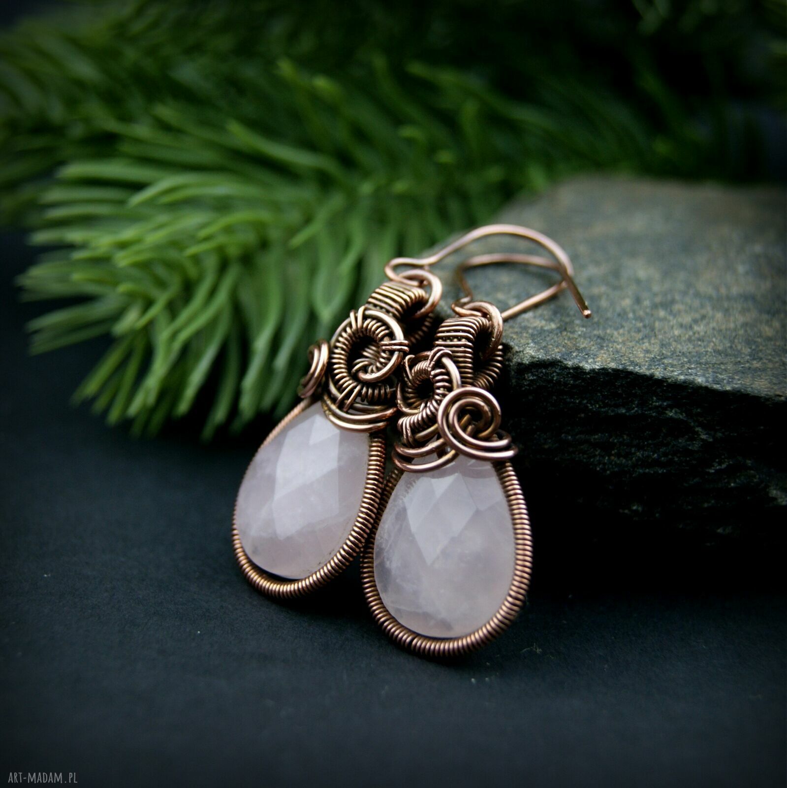 Kolczyki z różowym kwarcem - miedziane wire wrapping, wiszące, ręcznie robione