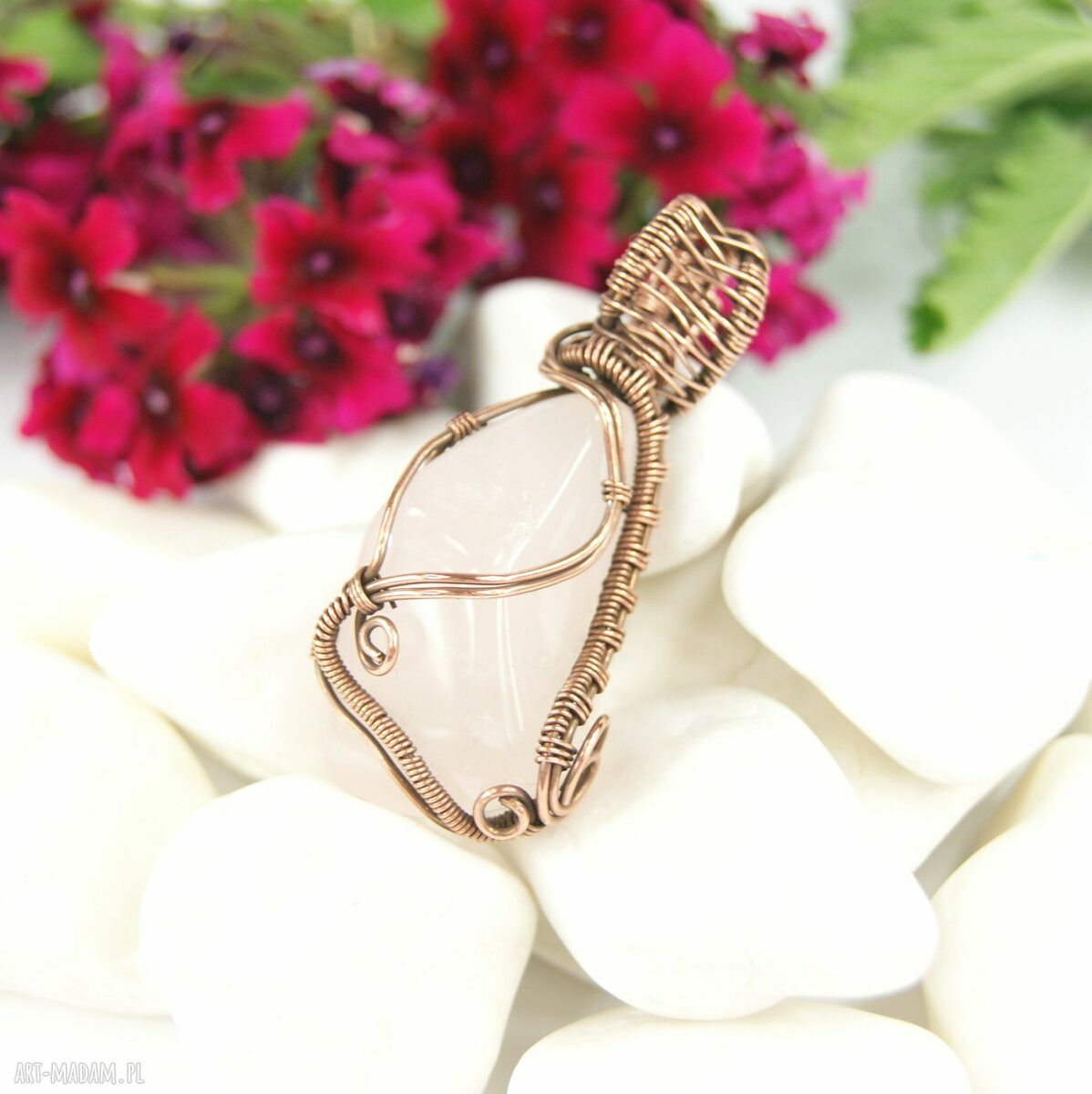 Wisiorek z różowym kwarcem - miedziana oprawa wire wrapping