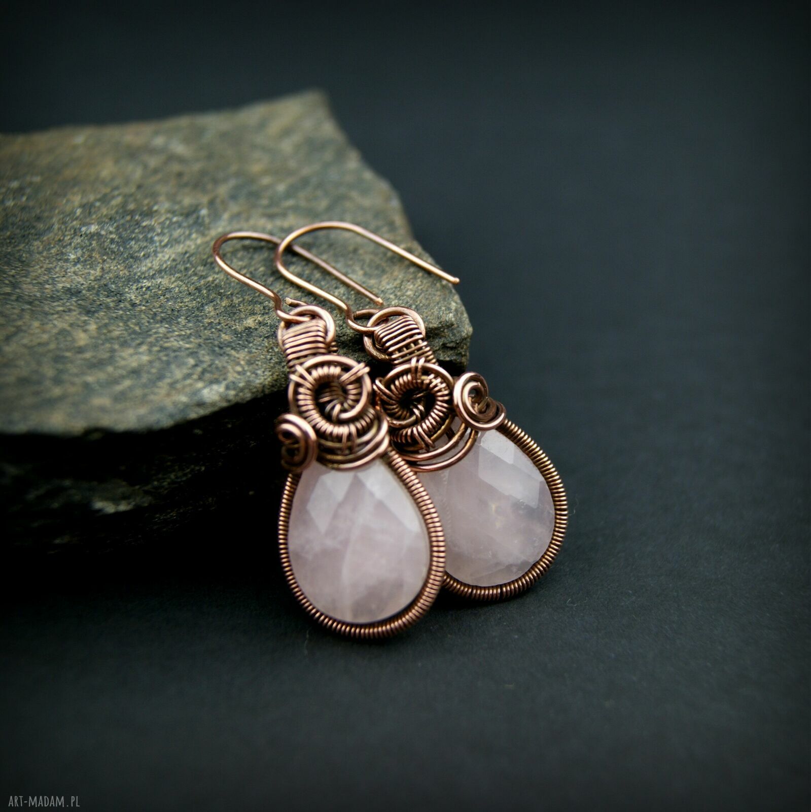 Kolczyki z różowym kwarcem - miedziane wire wrapping, wiszące, ręcznie robione