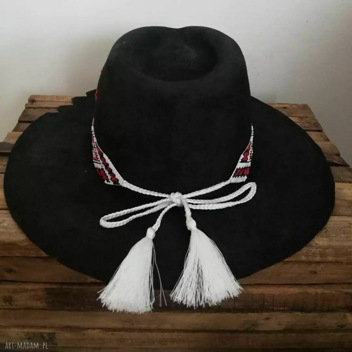 Kapelusz z sylynką - czarny fascynator z filcu wełnianego