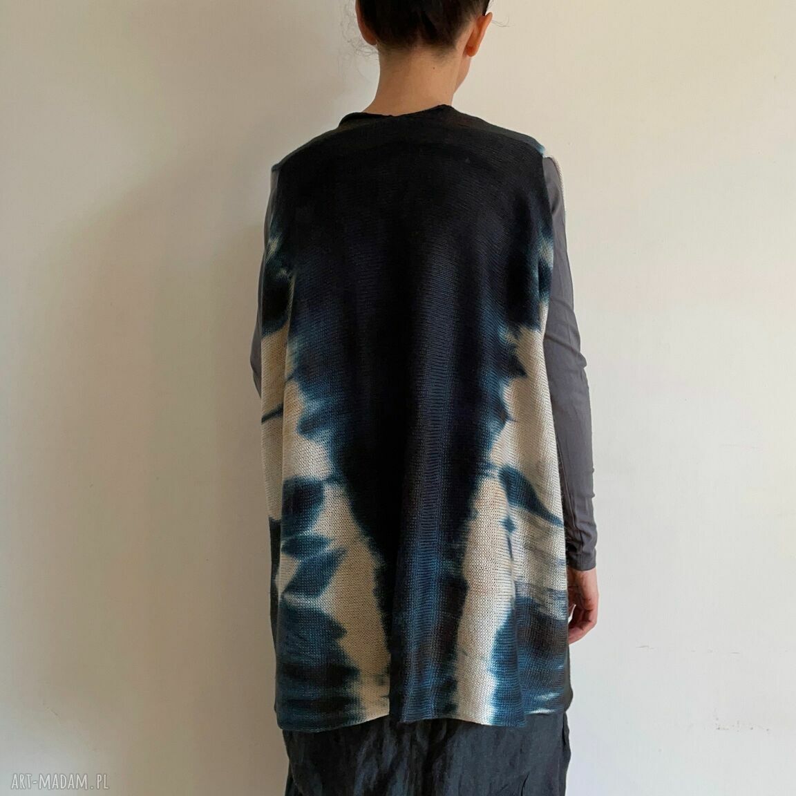 Kamizelka z wełny merino czerń ecru - oversize handmade