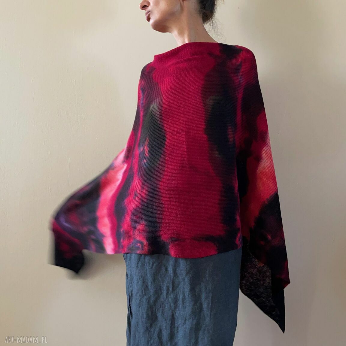 Ponczo z wełny merino red&black - ręcznie barwiona tunika oversize (one size)