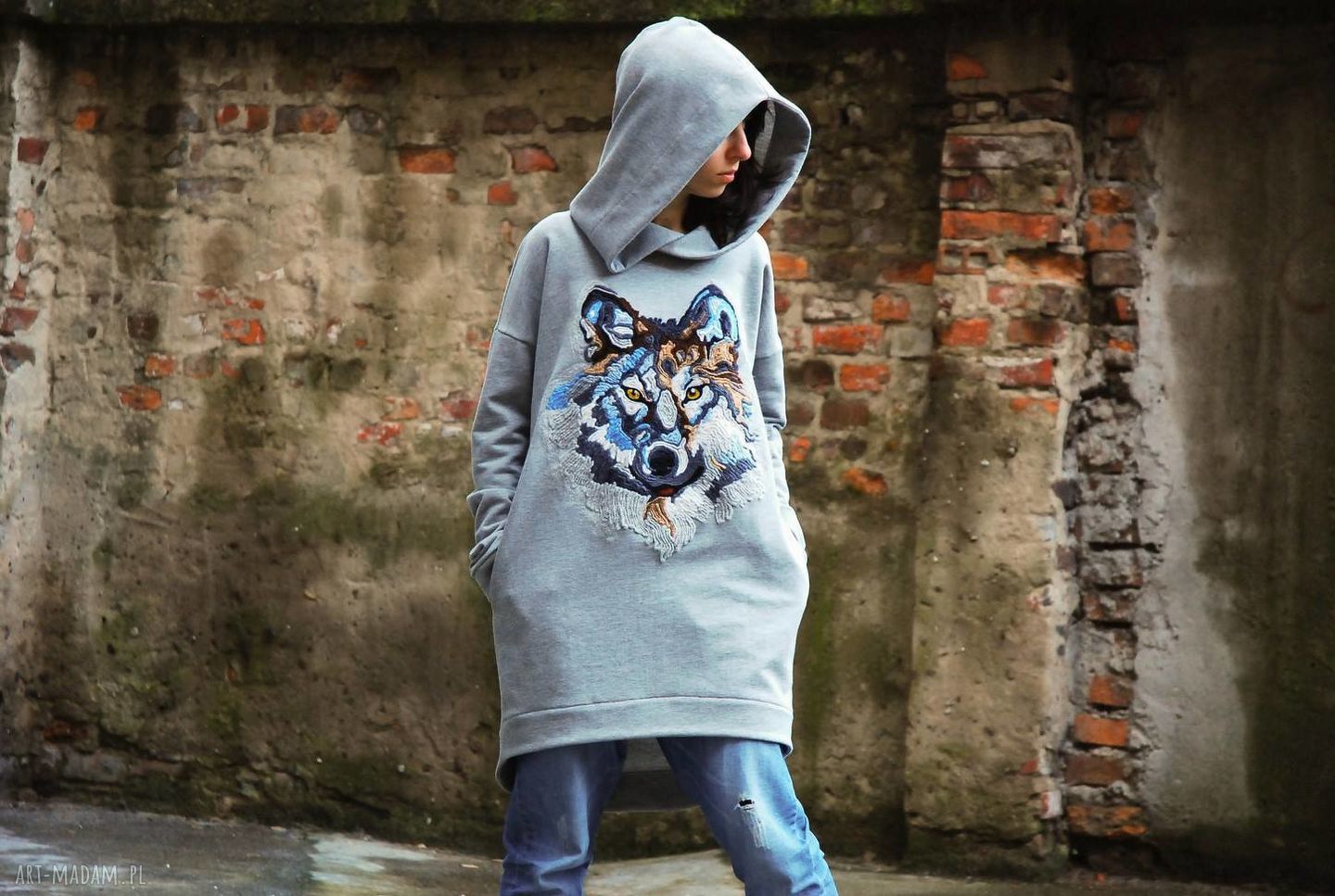Bluzy z wilkiem