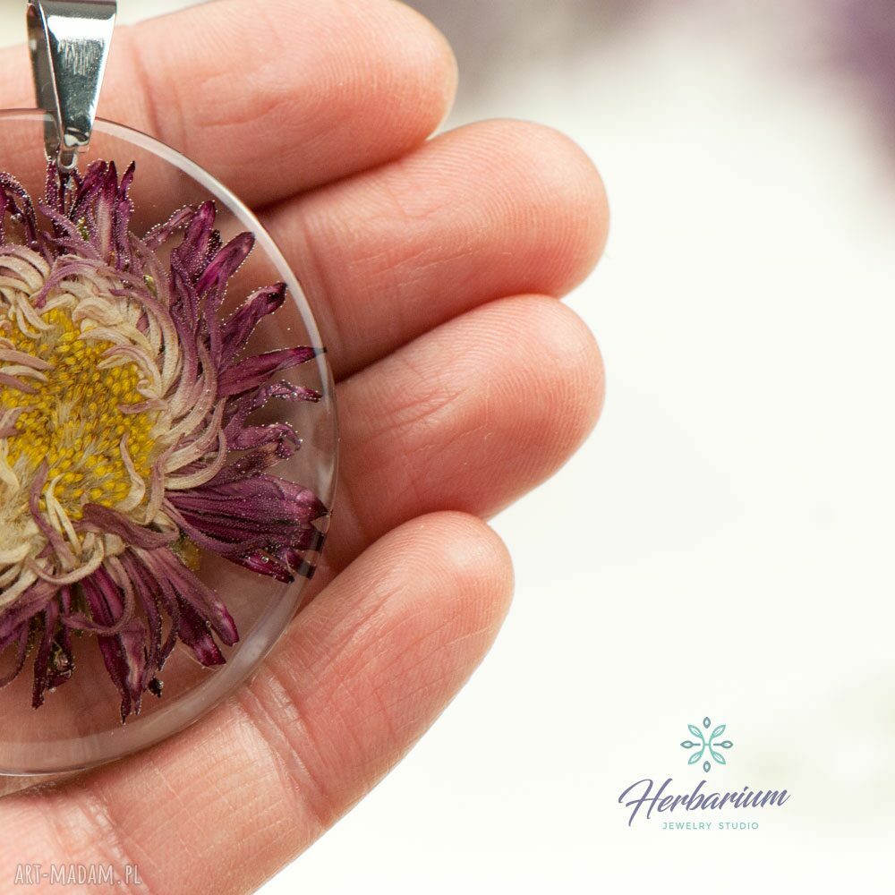 Naszyjnik z prawdziwym kwiatem w żywicy epoksydowej - handmade dla kobiet