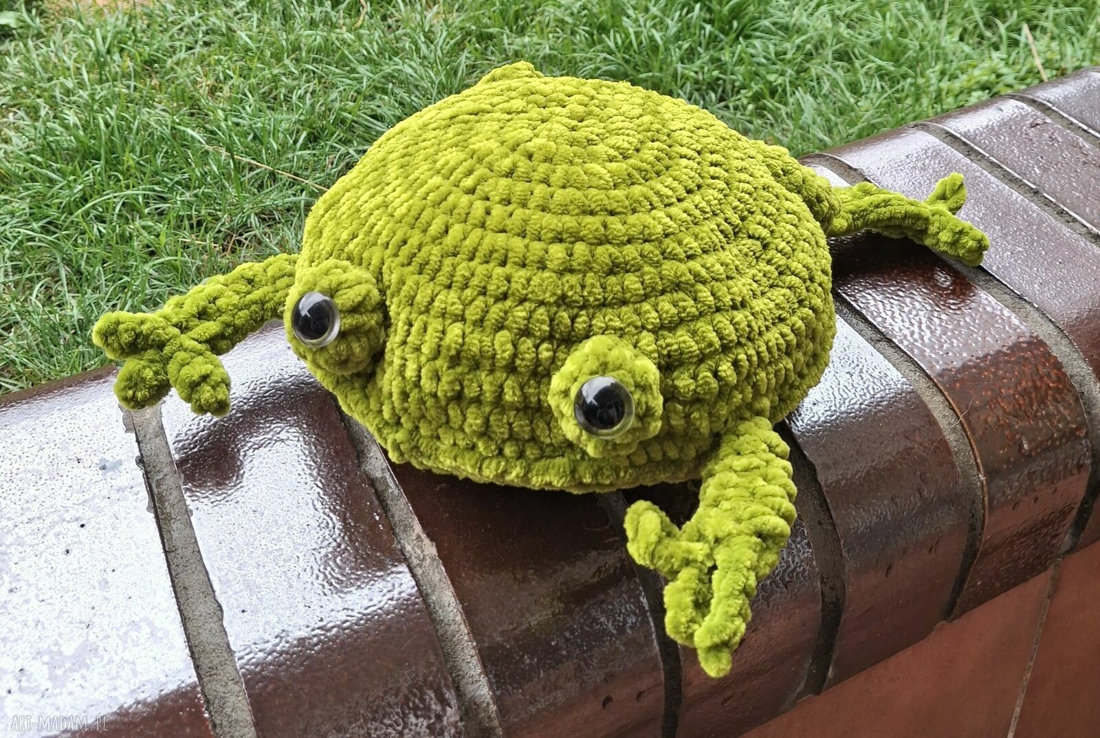 Żaba pluszowa szydełkowa - unikatowa dekoracja handmade