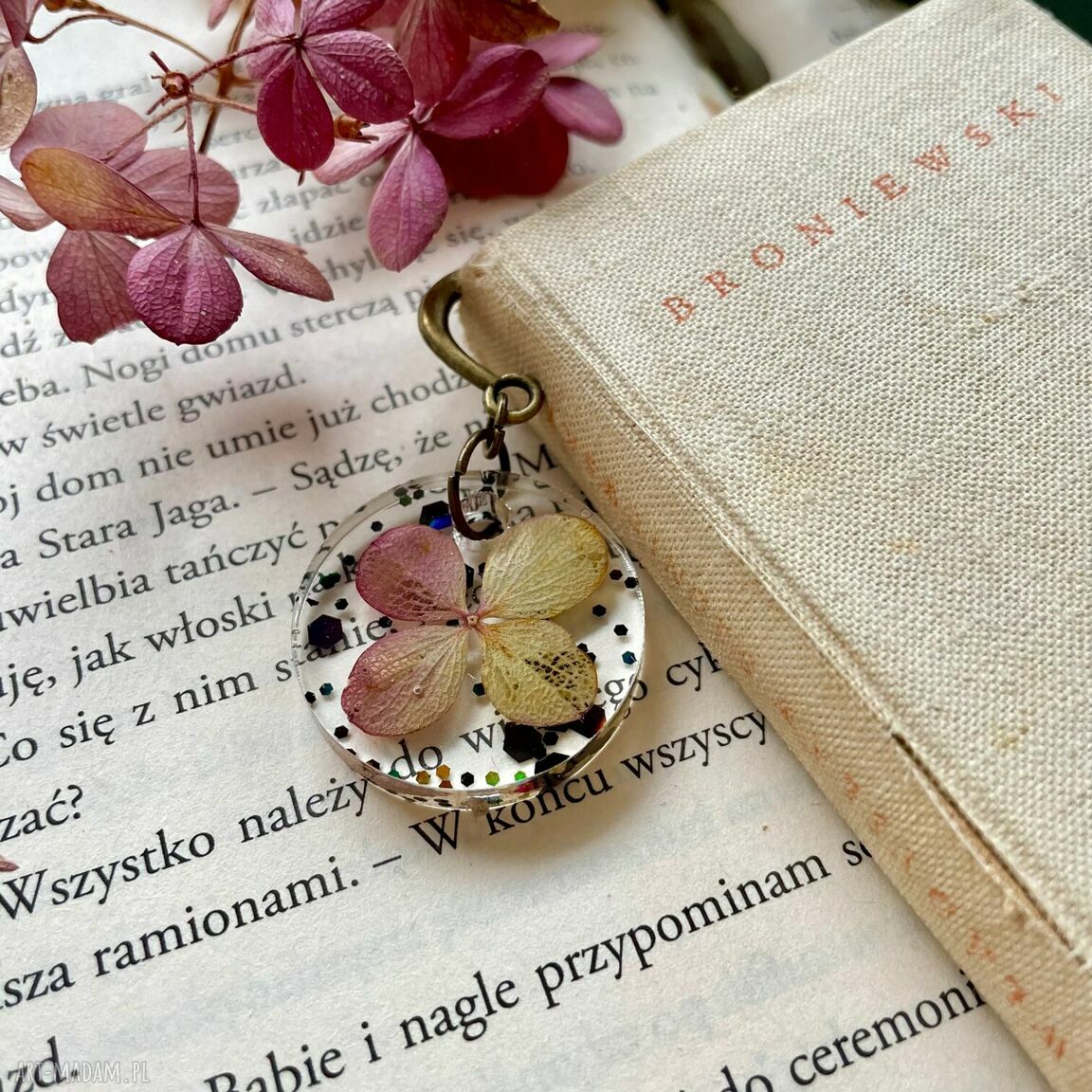 Zaczytana Hortensja prezent dla pasjonatki czytania Ręcznie zrobione