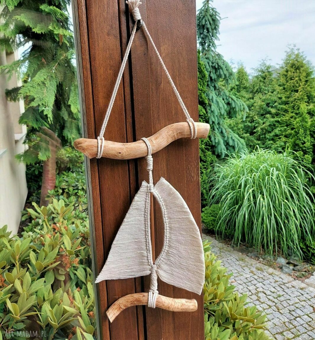 Żaglówka z makramy - dekoracja ścienna w stylu marynistycznym