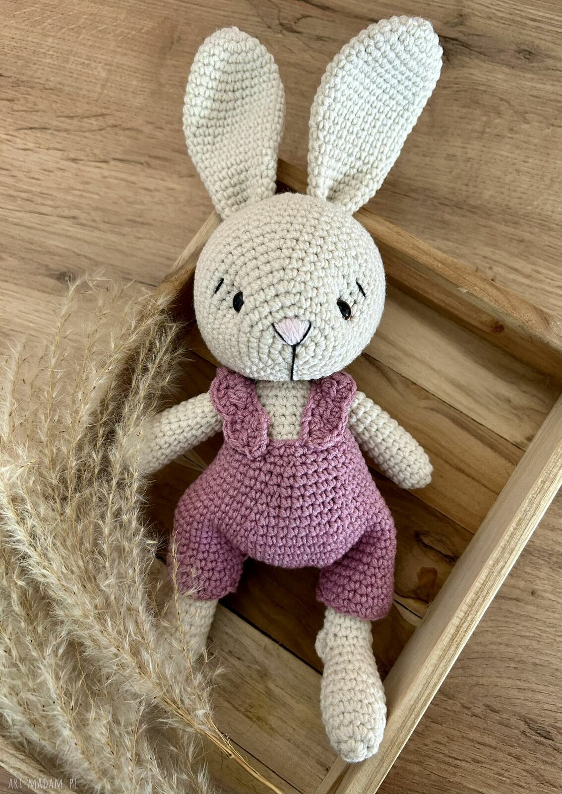 Zajączek na szydełku dla maluszka - przytulanka króliczek ecru z różowymi spodenkami (ok. 30 cm)