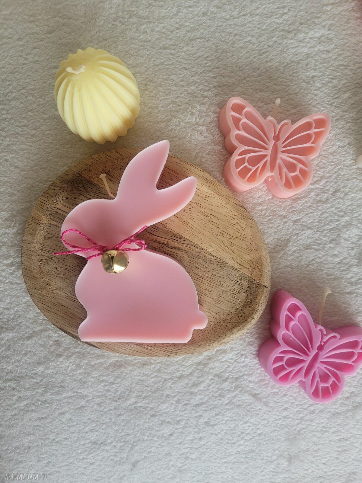 Zajączek wielkanocny z kokardą - świeca sojowa handmade