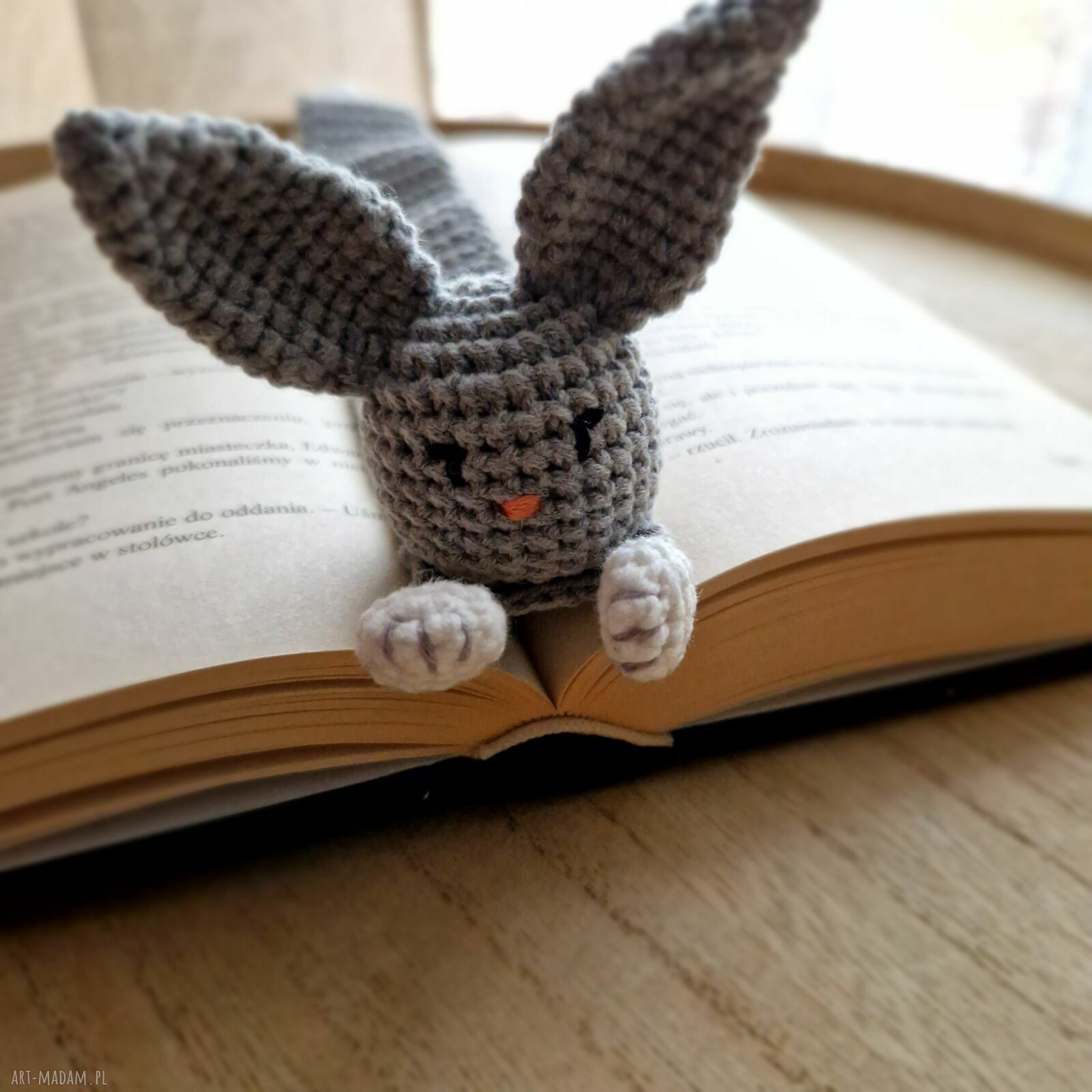 Zakładka do książki handmade - króliczek szydełkowany
