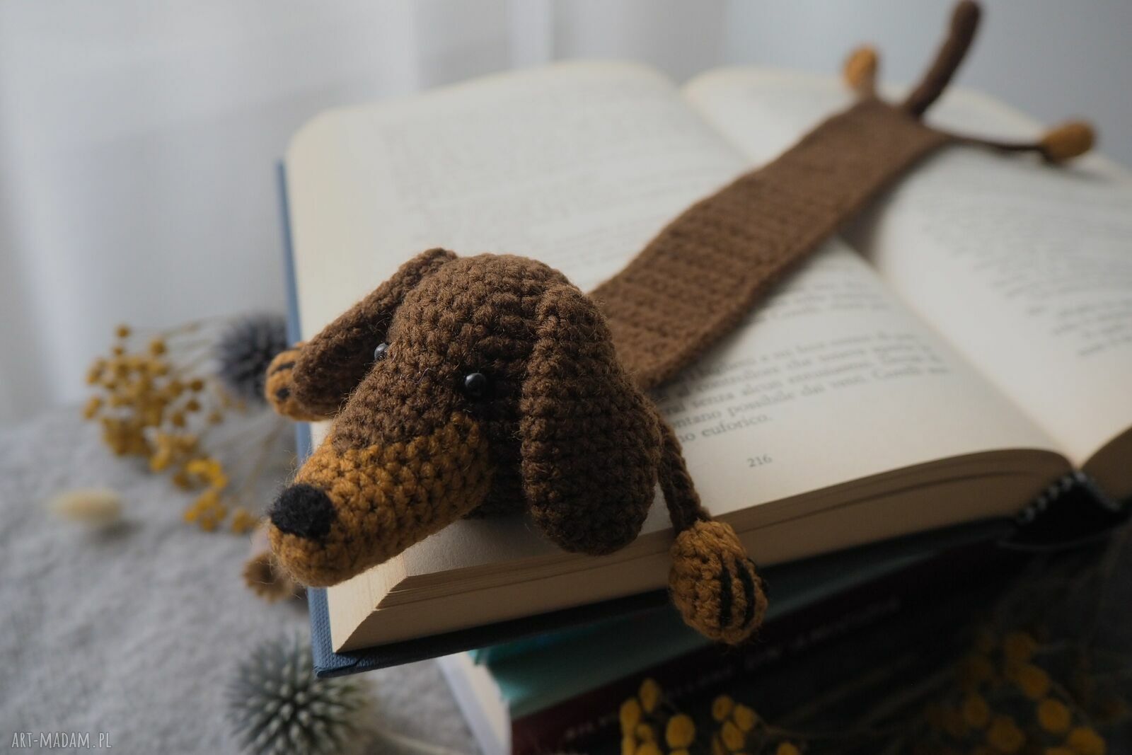Czekoladowy Jamnik - zakładka do książki szydełkowana handmade