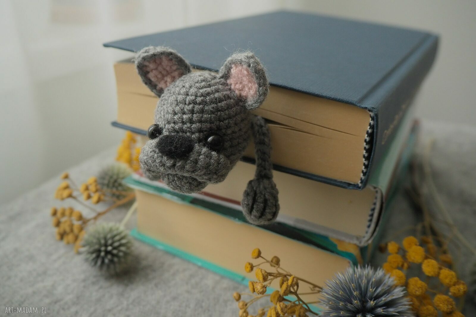 Zakładka do książki szary buldog na szydełku - handmade