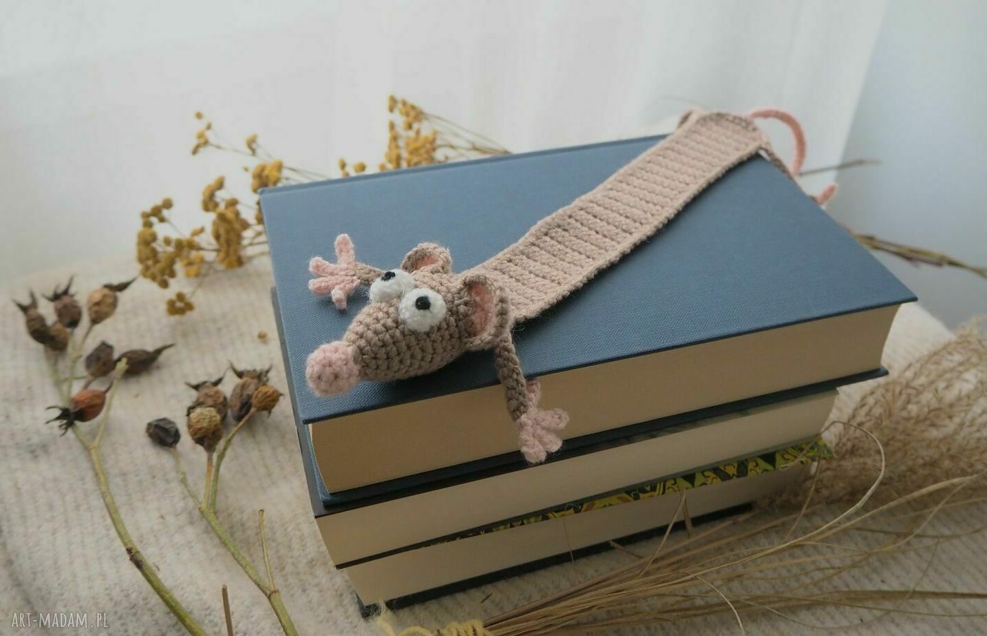 Zakładka do książki ze szczurkiem dla mola książkowego - przytulna z włóczki na szydełku
