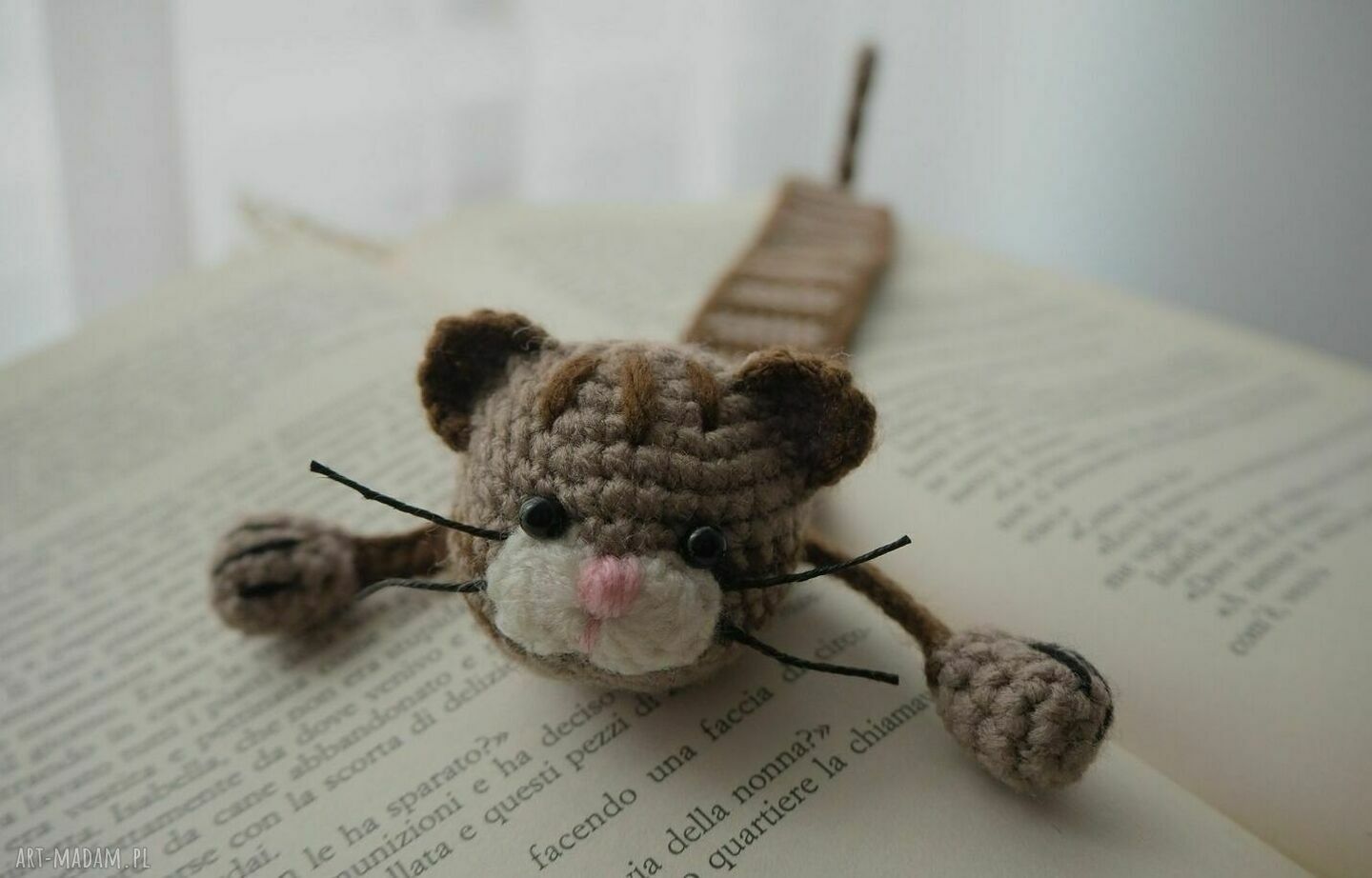 Zakładka do książki Beżowy kotek - handmade na szydełku