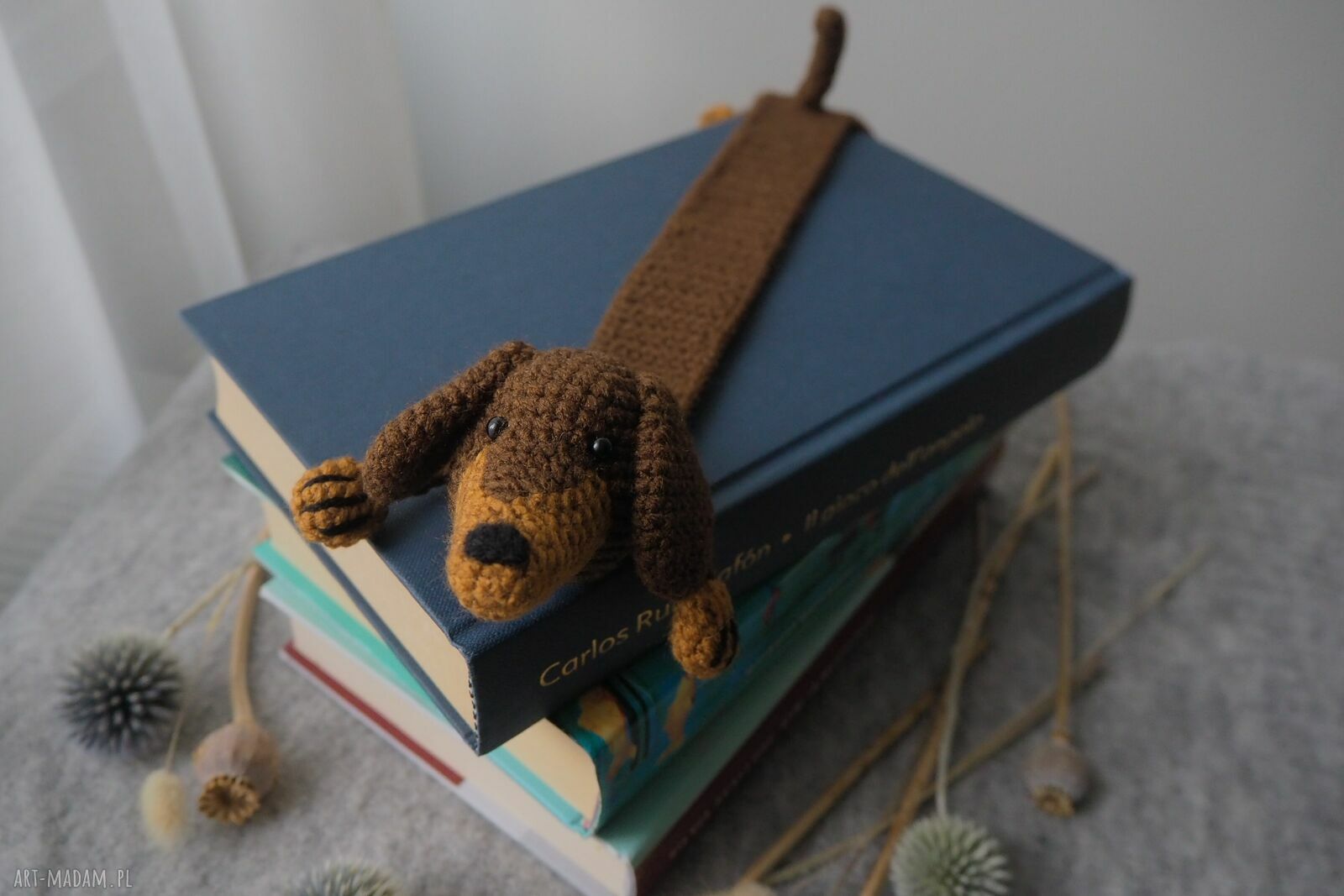 Czekoladowy Jamnik - zakładka do książki szydełkowana handmade