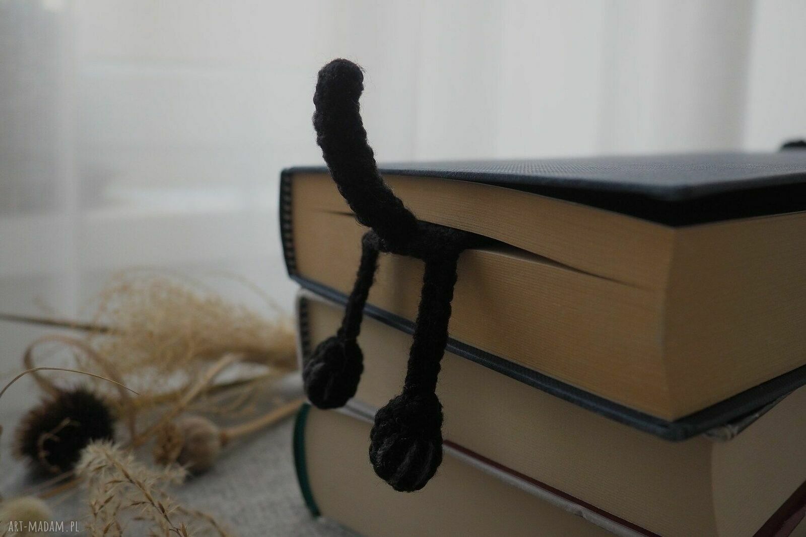 Zakładka do książki Czarny Kotek - ręcznie szydełkowana z włóczki