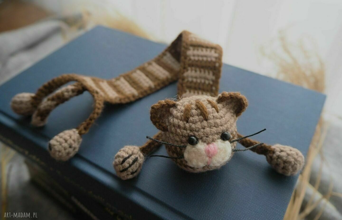 Zakładka do książki Beżowy kotek - handmade na szydełku