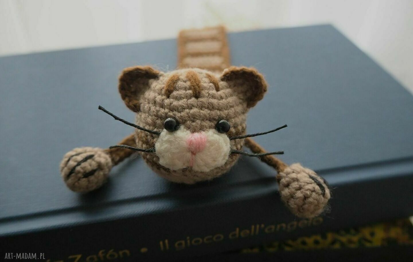Zakładka do książki Beżowy kotek - handmade na szydełku