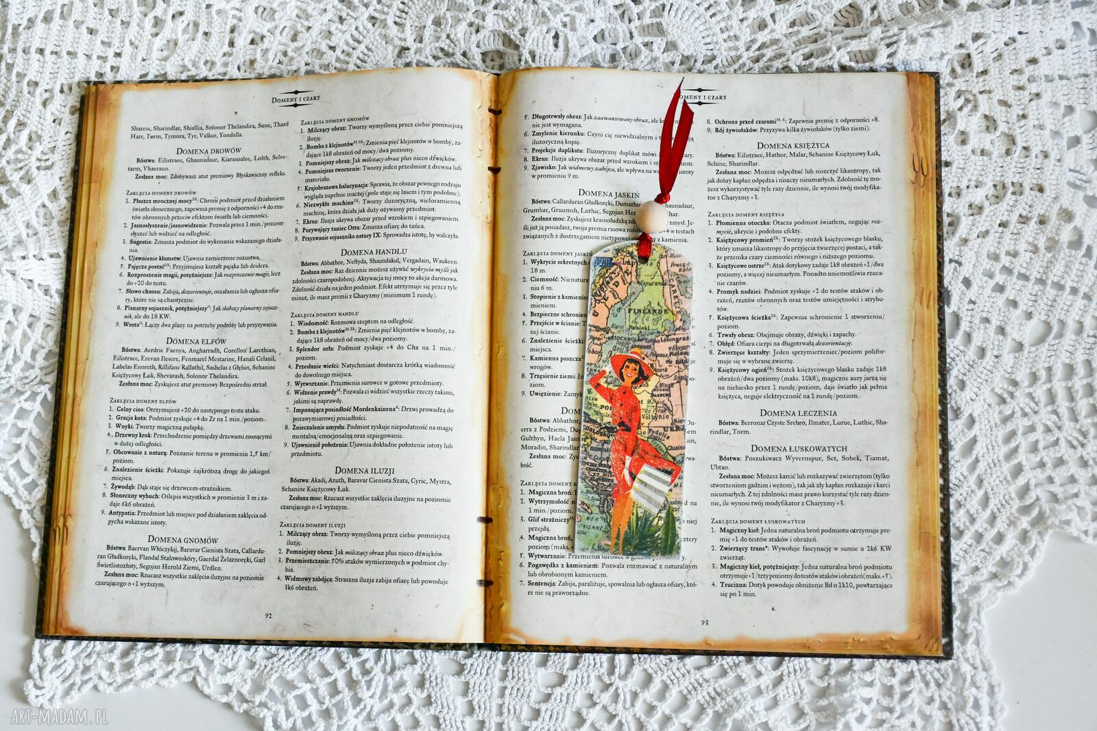 Zakładka do książki „Kocham podróże” - drewniana w technice decoupage