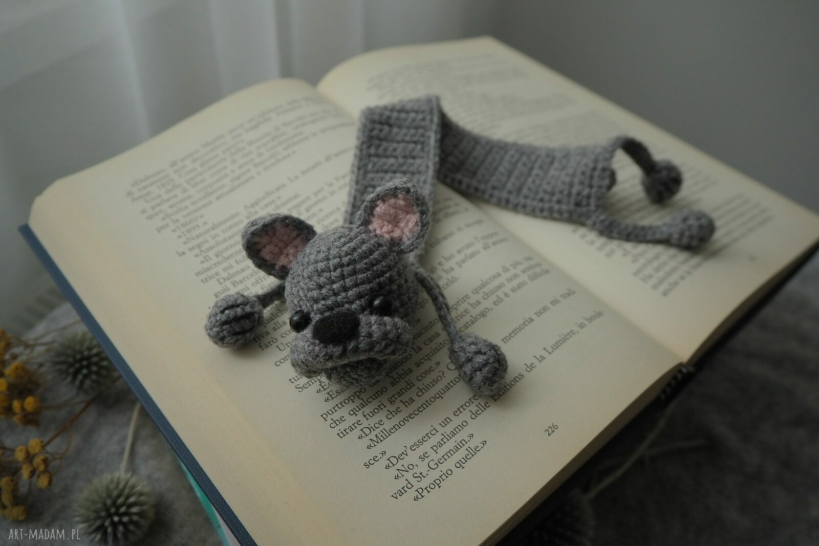 Zakładka do książki szary buldog na szydełku - handmade
