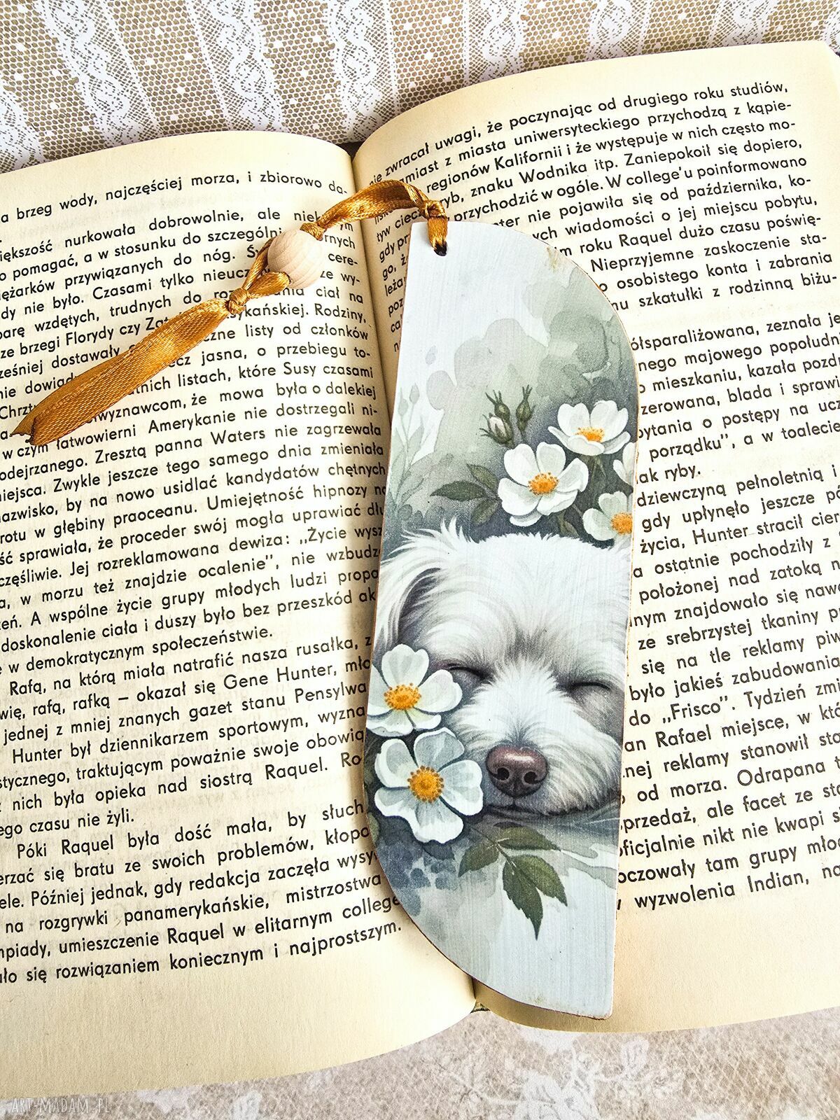 Zakładka do książki Psie dolce vita - pies wśród dzikich róż
