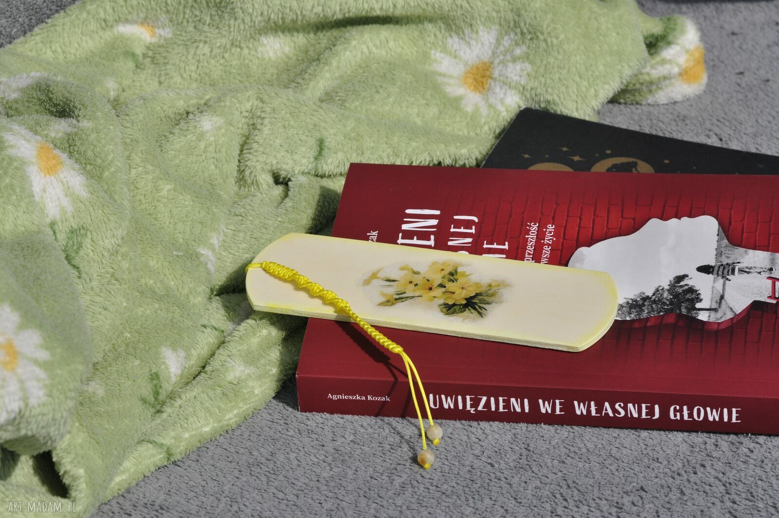 Drewniana zakładka do książki z decoupage i cytrynem (makrama)