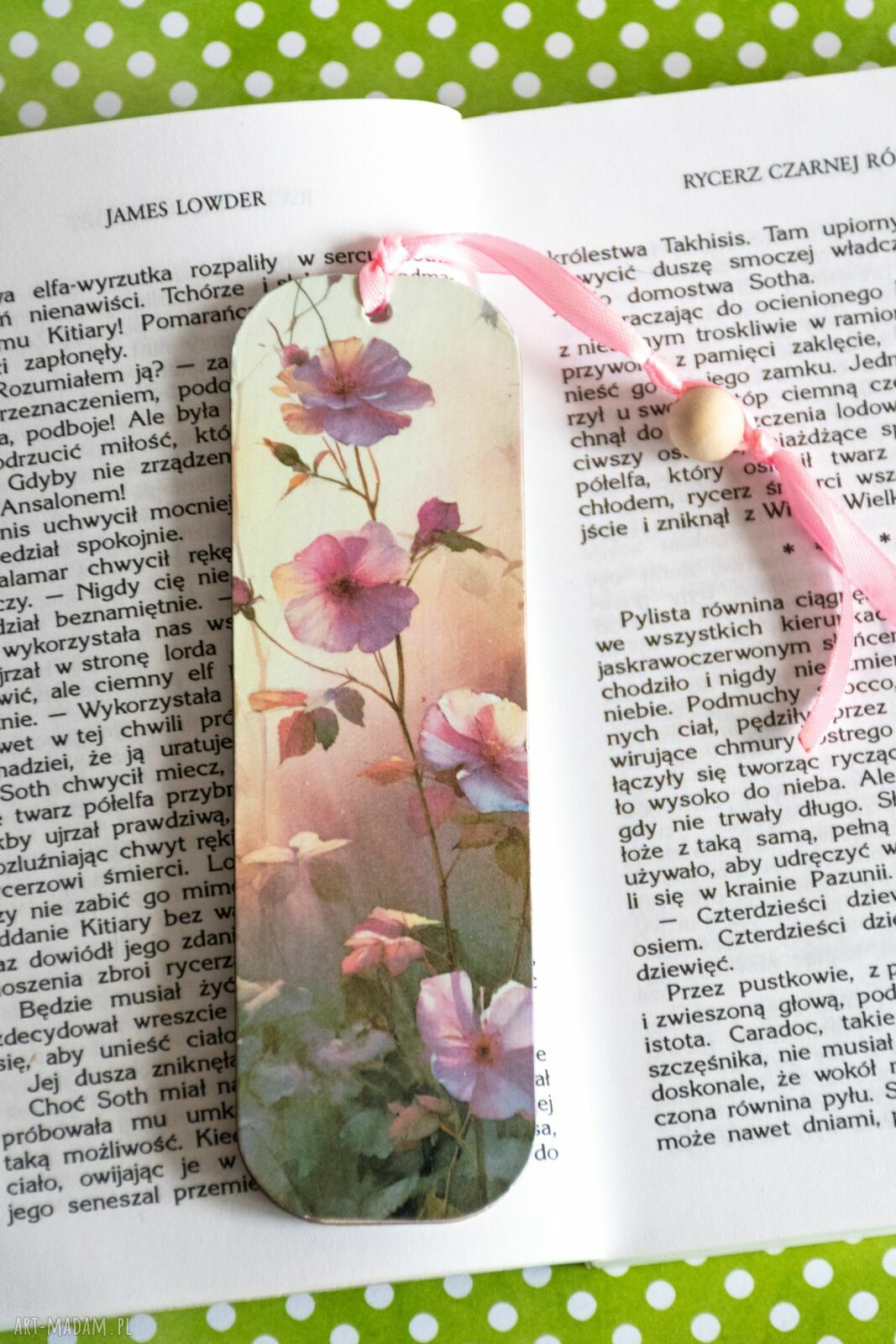Zakładka do książki Misiu w magicznym ogrodzie - ręcznie robiona z drewna
