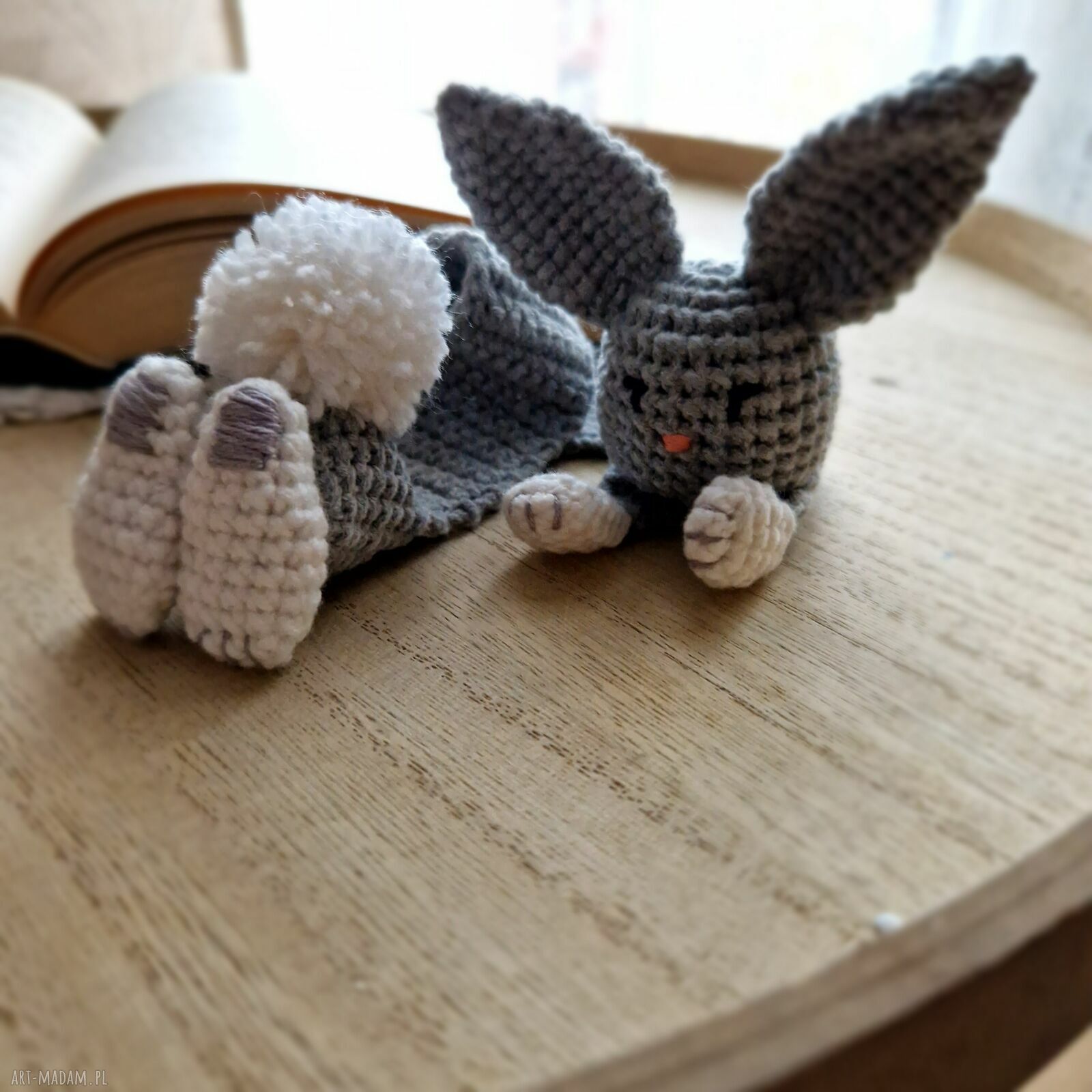 Zakładka do książki handmade - króliczek szydełkowany