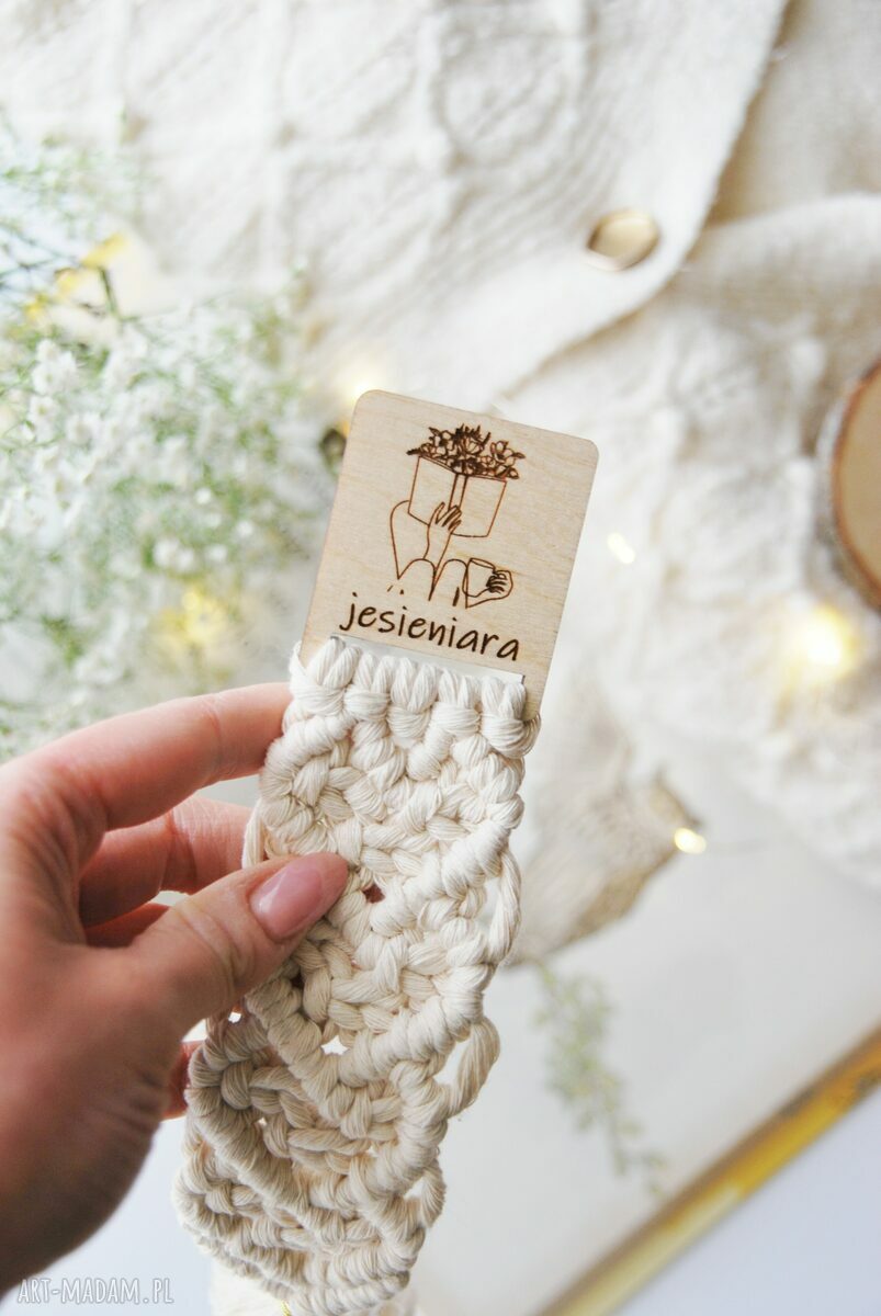 Zakładka do książki Jesieniara #2 - makrama z serduszkami