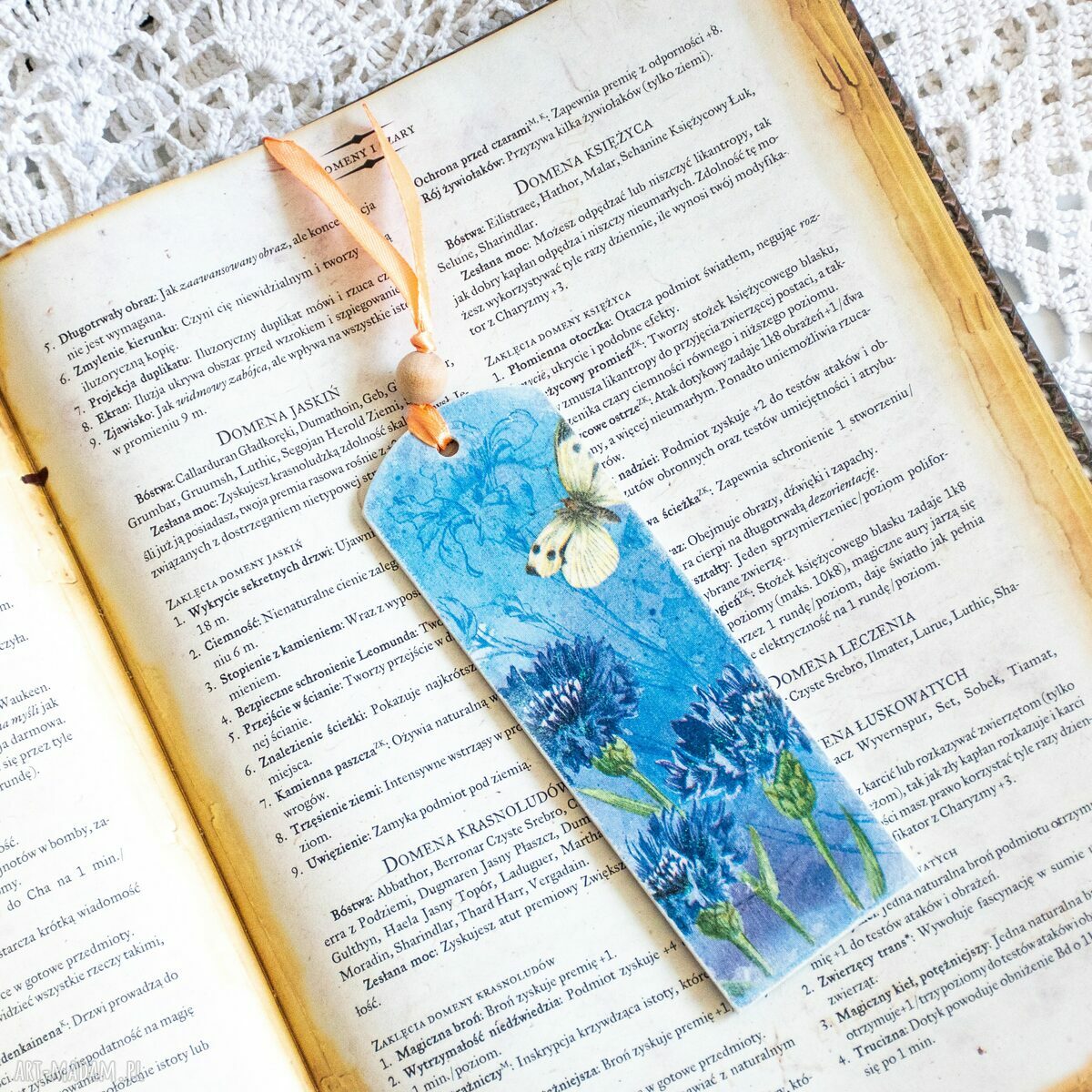 Zakładka do książki z chabrową panienką - rękodzieło decoupage na drewnianej deseczce