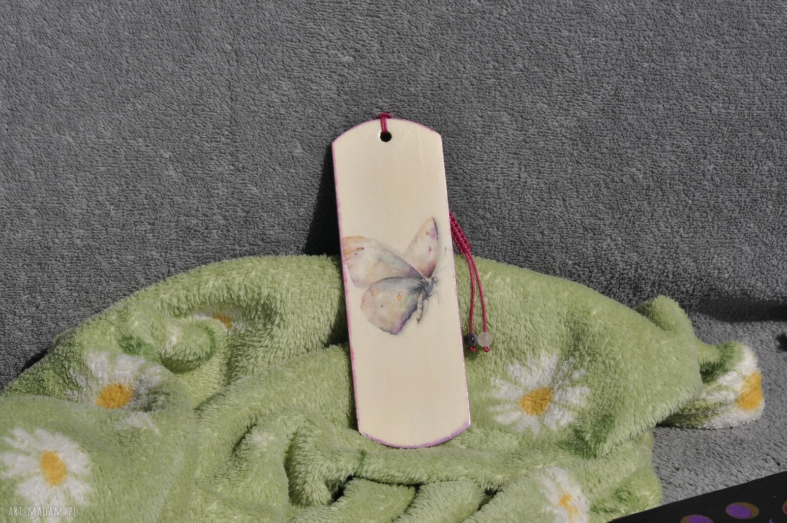 Zakładka do książki - zdobiona metodą decoupage, drewniana z naturalnym kamieniem