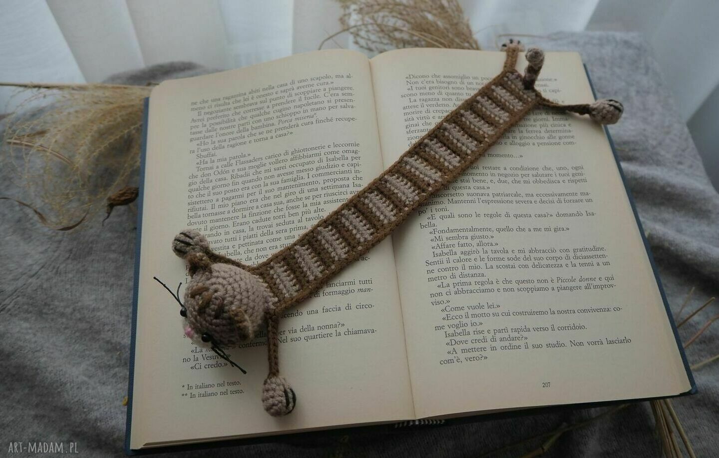 Zakładka do książki Beżowy kotek - handmade na szydełku