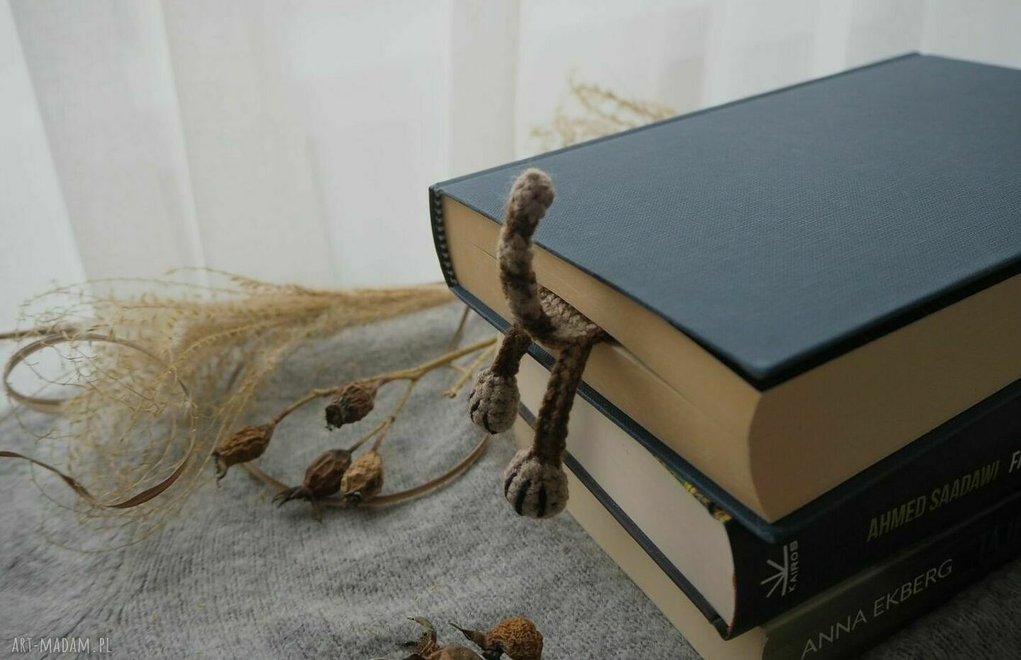 Zakładka do książki Beżowy kotek - handmade na szydełku