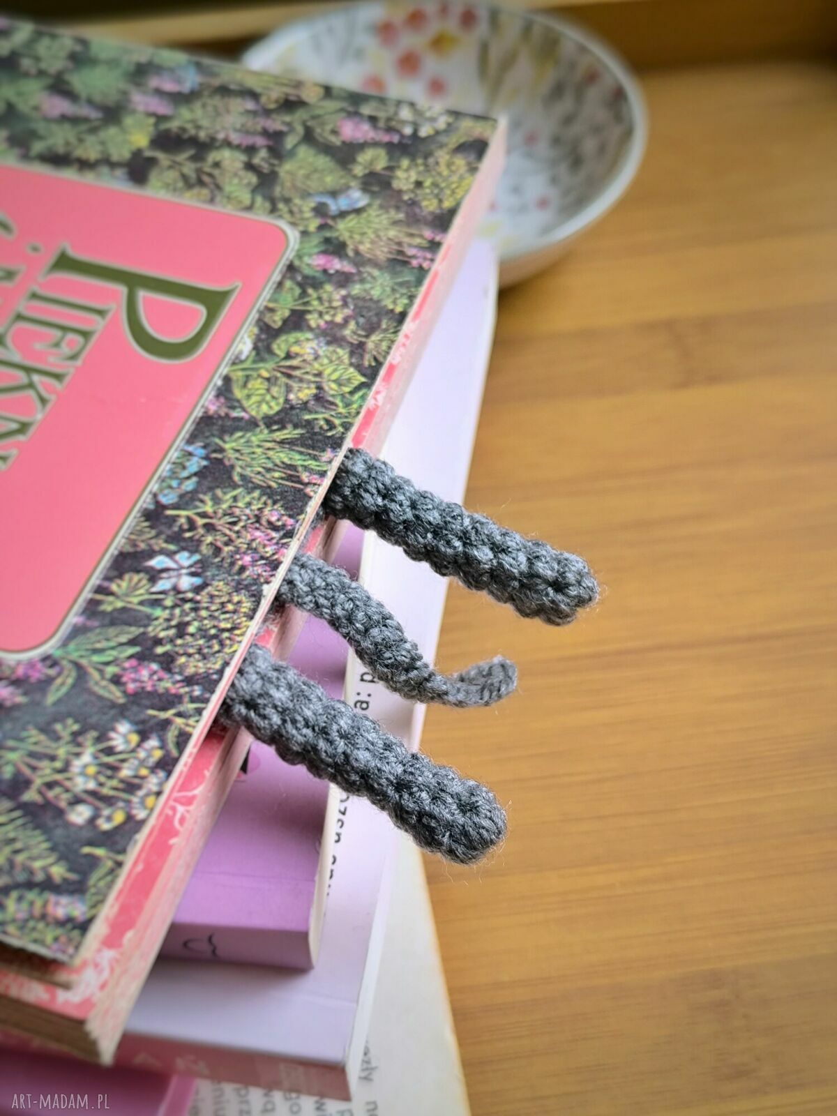 Zakładka do książki Myszka Moremi Dolls - na szydełku