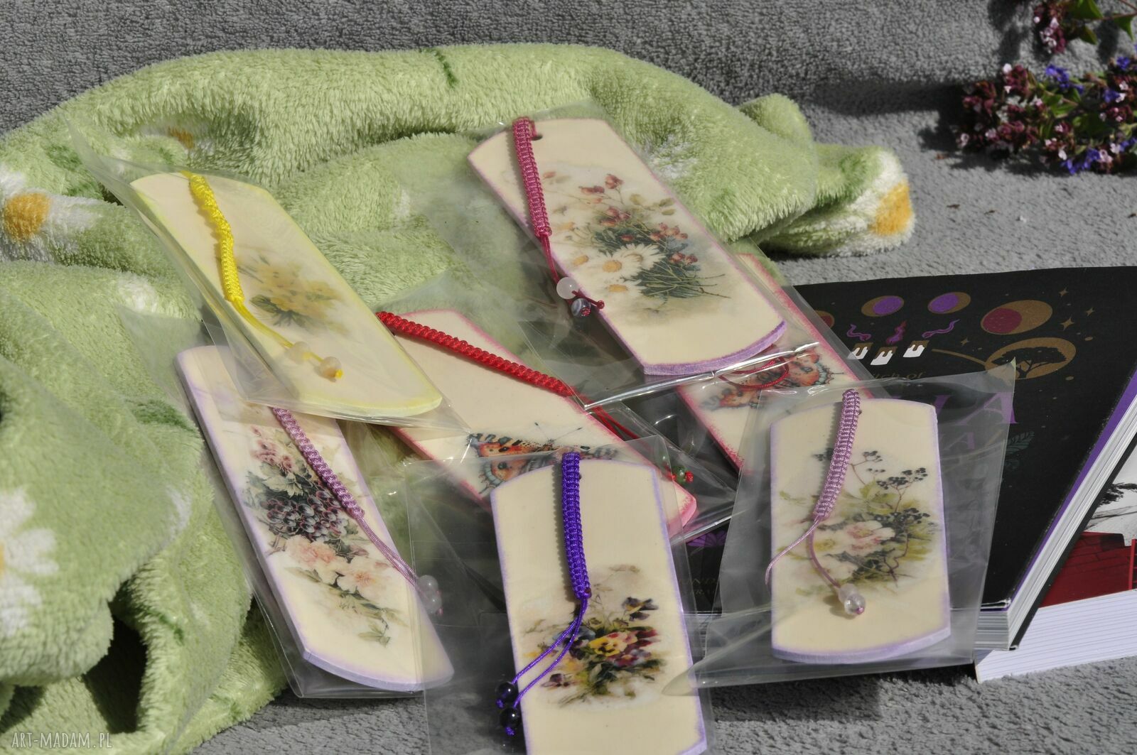 Ręcznie robiona zakładka do książki - decoupage, drewno i jadeit