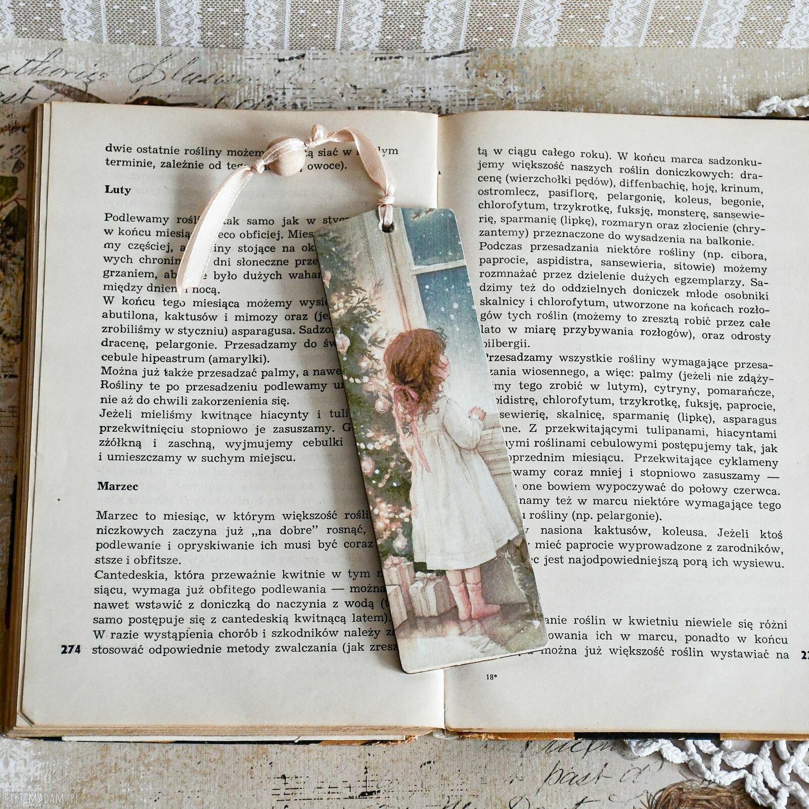 Drewniana zakładka do książki z motywem świątecznym
