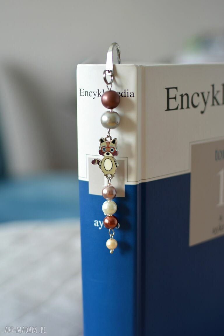Zakładka do książki Szop beżowy - leśne zwierzęta z perełek (handmade)