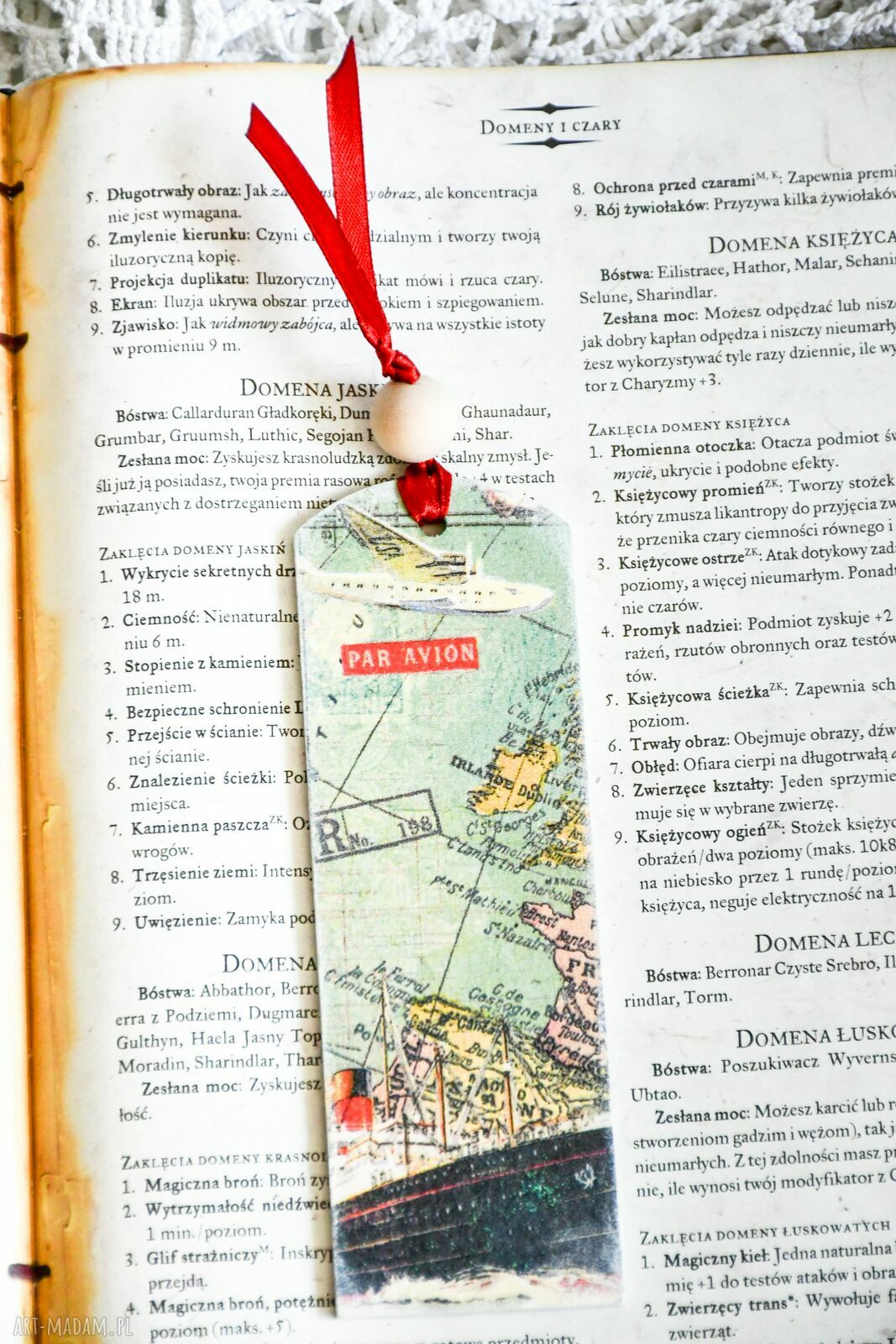 Zakładka do książki „Kocham podróże” - drewniana w technice decoupage