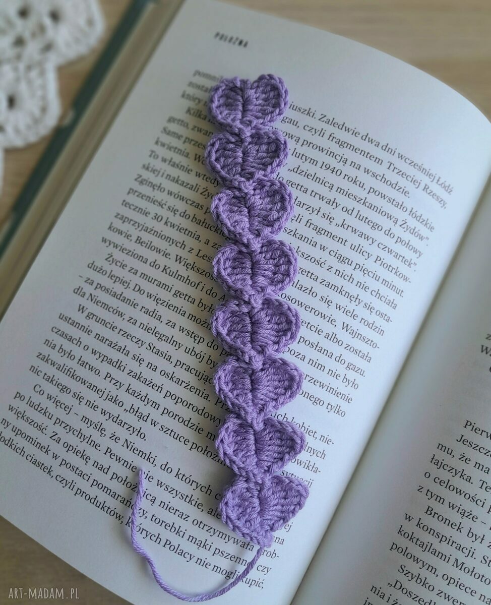 Fioletowa zakładka do książki Serduszka handmade na szydełku