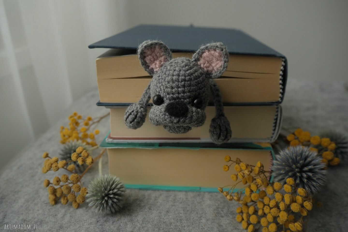 Zakładka do książki szary buldog na szydełku - handmade