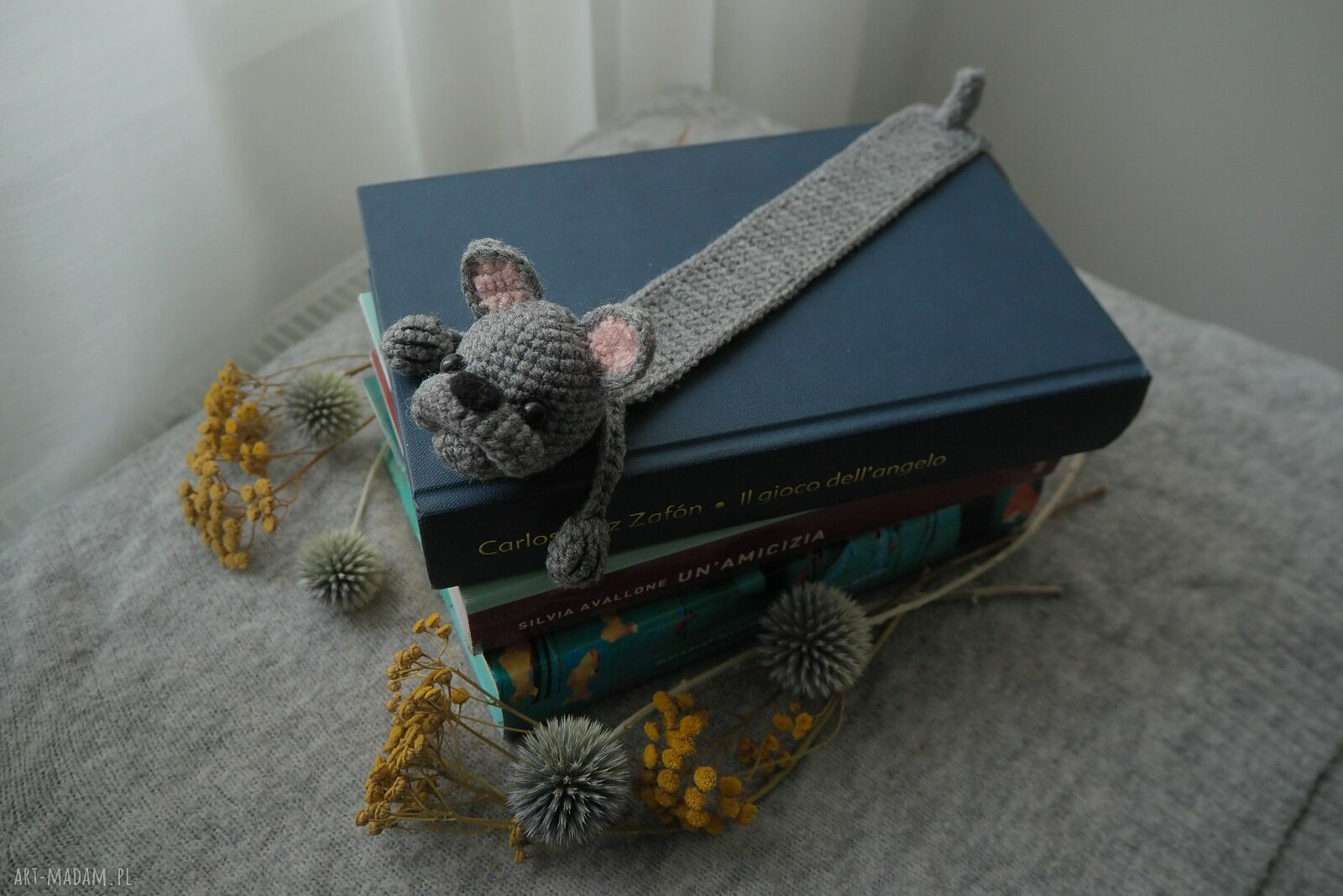 Zakładka do książki szary buldog na szydełku - handmade