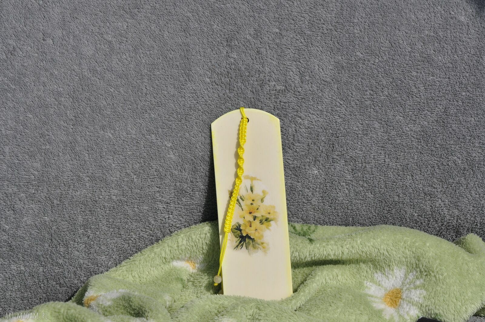 Drewniana zakładka do książki z decoupage i cytrynem makrama