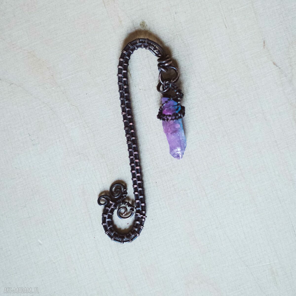 Zakładka Menkibera z kwarcem aura - miedź i wire wrapping